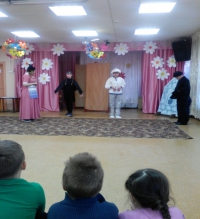 Театрализованное представление «Дома детского творчества» театрального кружка «Лукоморье»